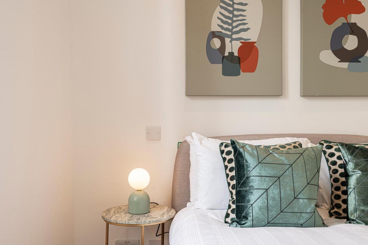 Stylish 1 Bed Flats In Soho, Next To Piccadilly Circus And Trafalgar Square London Bagian luar foto